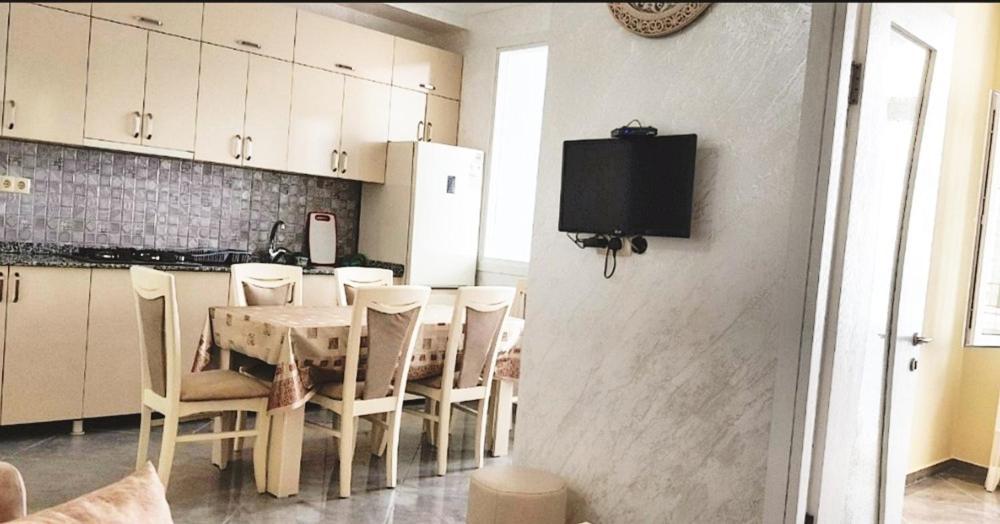 Sea Luxury Apartment Batumi Bagian luar foto