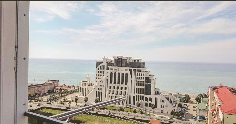 Sea Luxury Apartment Batumi Bagian luar foto